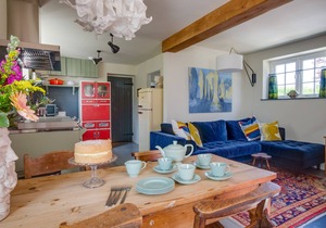 The Meeting House - Two Bedroom House, Sleeps 4