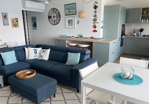 The Moll Apartment - Seaside Holiday Home