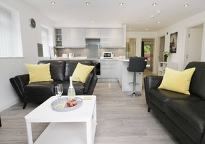 THE OFFICE GARDENS, APARTMENT 1, family friendly in Whitby