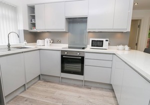 THE OFFICE GARDENS, APARTMENT 1, family friendly in Whitby