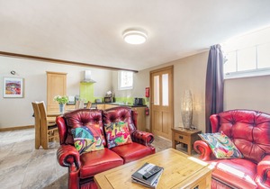 THE OLD CHAPEL, pet friendly, luxury holiday cottage in Hornsea