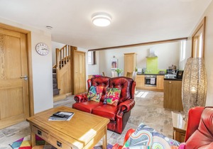 THE OLD CHAPEL, pet friendly, luxury holiday cottage in Hornsea