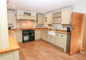 THE OLD STABLES, family friendly, luxury holiday cottage in Ashover