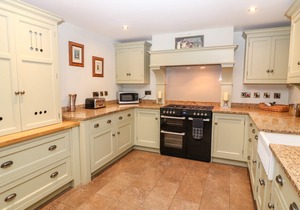 THE OLD STABLES, family friendly, luxury holiday cottage in Ashover