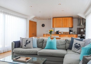 THE PENTHOUSE, family friendly, country holiday cottage in Salcombe