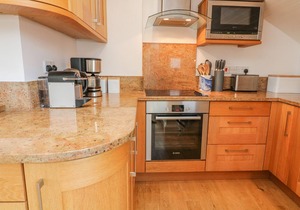 THE PENTHOUSE, family friendly, country holiday cottage in Salcombe
