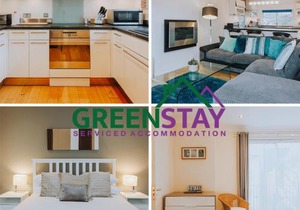 "The Penthouse Newquay" by Greenstay Serviced Accommodation - Spacious 3 Bed 3 Bath Apt with Sea Views, Sun Terrace & Private Parking - Perfect For Families, Small Groups & Business Travellers - 5 Mins To Beaches, Shops & Restaurants - Dog Friendly