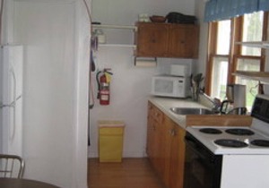 The Pines Housekeeping Cottage - Gananoque - Cottage 3