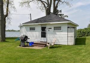 The Pines Housekeeping Cottage - Gananoque - Cottage 1