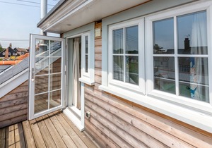 The Pink House, Thorpeness - sleeps 8 guests in 4 bedrooms