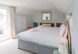 The Pink House, Thorpeness - sleeps 8 guests in 4 bedrooms