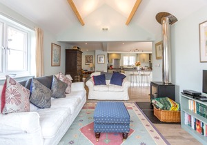 The Pink House, Thorpeness - sleeps 8 guests in 4 bedrooms