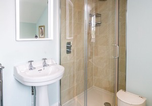 The Pink House, Thorpeness - sleeps 8 guests in 4 bedrooms