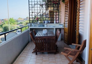 The pool terrace - Baia di Capomulini
