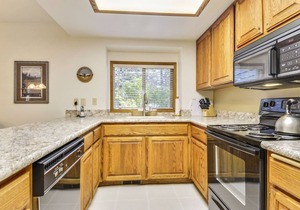 The Ridge at Sunriver - Condo #09 - Access provided to onsite seasonal swimming pool & tennis facilities, year-round hot tub plus 4 bikes