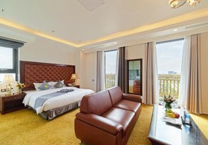THE SHINE HOTEL