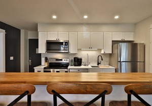 The Swirl Suite at Killington: Brand New Remodeled 1 BR/2BA Suite 142