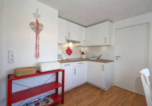 The thatched "Friesenhaus" from 1693 is located in the historic part of Westerland on a wonderfully overgrown plot. In the house there are 3 completely renovated and newly furnished 2-room apartments, which are rented out by us. To the.