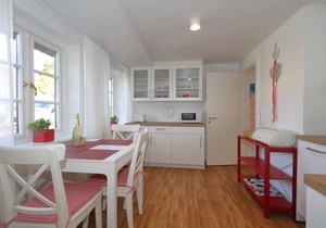 The thatched "Friesenhaus" from 1693 is located in the historic part of Westerland on a wonderfully overgrown plot. In the house there are 3 completely renovated and newly furnished 2-room apartments, which are rented out by us. To the.