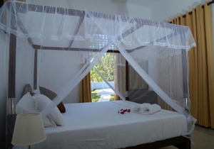 The villa has 6 bedrooms, 1 bathroom, a flat-screen Tv with satellite channels,