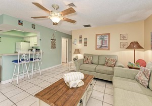 The Villas 3B in Holmes Beach - 2BR Condo with Pool - By Island Real Estate Vaca