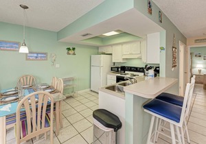 The Villas 3B in Holmes Beach - 2BR Condo with Pool - By Island Real Estate Vaca