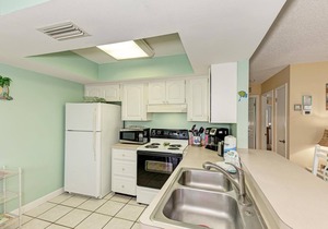 The Villas 3B in Holmes Beach - 2BR Condo with Pool - By Island Real Estate Vaca