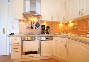 The well-appointed vacation apartment in Haus Ankerlicht in Westerland is equipped with a fitted kitchen, a living room, a bathroom with shower cubicle, a bedroom and an east-facing balcony. The view goes far beyond the heart.