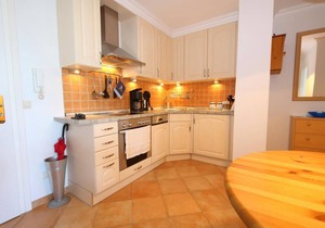 The well-appointed vacation apartment in Haus Ankerlicht in Westerland is equipped with a fitted kitchen, a living room, a bathroom with shower cubicle, a bedroom and an east-facing balcony. The view goes far beyond the heart.