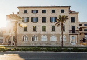 The West Coast Apartment