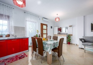 The Willow Garden Apartment House Summer Breeze Apartment