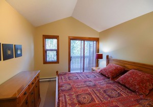 The Woods - Renovated, Family Friendly Condo on Free Shuttle and Golf Course