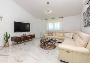 These two spacious apartments are modern and comfortably furnished.