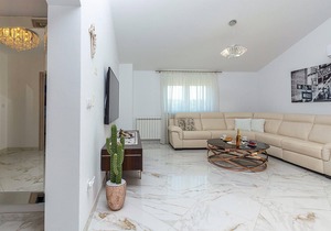 These two spacious apartments are modern and comfortably furnished.