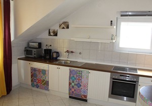 Third Floor 2-room apartment with approx. 100m² air conditioning, balcony, panoramic sea view