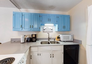 Third-Floor Mountain-View Condo at Gold Creek w/Free WiFi - Walk to Gondola