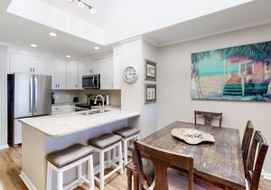Third-Floor, Oceanfront Condo with Excellent View, Balconies, WiFi & Shared Pool