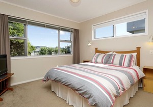 This Bach Has it All - Rainbow Point Holiday Home, WHAREWAKA