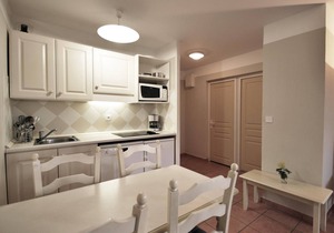 This beautiful apartment is located on the 2nd floor of a secured complex and offers its guests a go