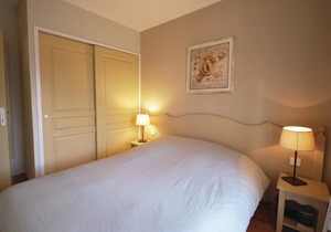 This beautiful apartment is located on the 2nd floor of a secured complex and offers its guests a go