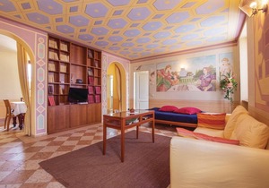 This cozy apartment is located in a complex with a total of 12 apartments and in a characteristic an
