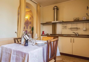 This cozy apartment is located in a complex with a total of 12 apartments and in a characteristic an
