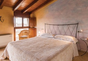 This cozy apartment is located in a complex with a total of 12 apartments in a characteristic and we