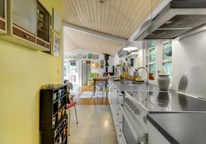 This cozy vacation home welcomes you near the beach in Bjerge Nordstrand.