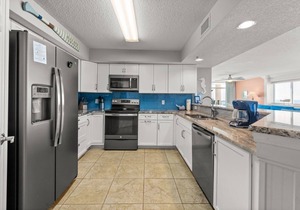 This is a fantastic corner condo unit in Laguna Keyes facing the ocean | Laguna Keyes - 911