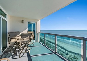 This is a fantastic corner condo unit in Laguna Keyes facing the ocean | Laguna Keyes - 911