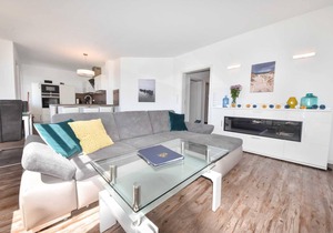 This newly built house is located in the small fishing village of Kamminke, in only