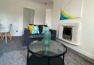 This serviced apartment is a 2 bedroom(s), 1 bathrooms, located in Blantyre, Scotland.