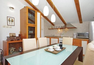 This tastefully furnished cottage, surrounded by nature, consists of two living units connected by e