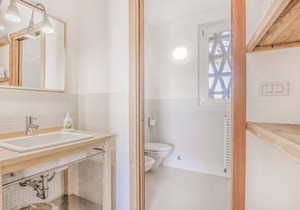 This vacation apartment in Capriva del Friuli (province of Gorizia) was obtained from an old stable